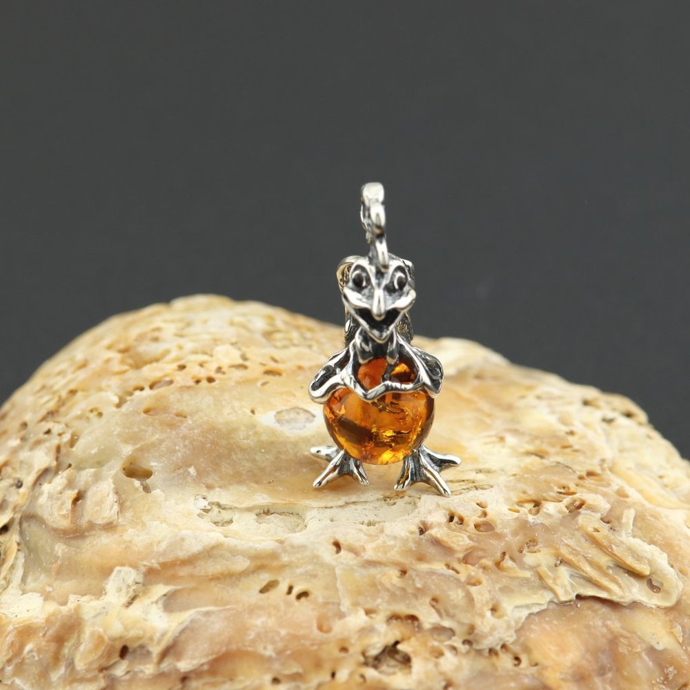 Sterling silver pendant with natural Baltic amber, amber chicken pendant - Picture 1 of 15